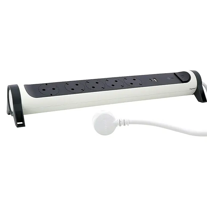 Legrand Base de enchufe múltiple con USB - x 5, Blanco/Negro, Longitud del cable: 1,5 m, 3.680 W - Vista angular