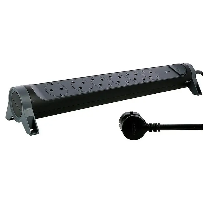 Legrand Base de enchufe múltiple pararrayos - x 6, Negro, Longitud del cable: 1,5 m, 3.680 W - Vista angular