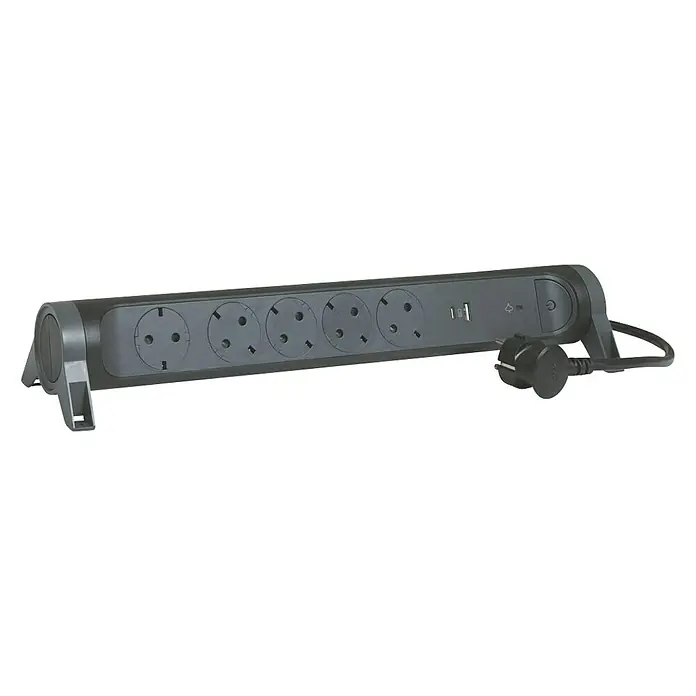 Legrand Steckdosenleiste mit USB - 5-fach, Kabellänge: 1,5 m, 3.680 W - Diagonale Ansicht