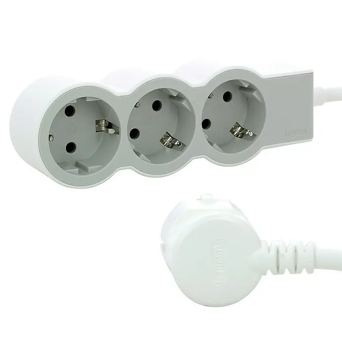 Legrand Steckdosenleiste Standard - 3-fach, Kabellänge: 1,5 m, 3.680 W - Diagonale Ansicht