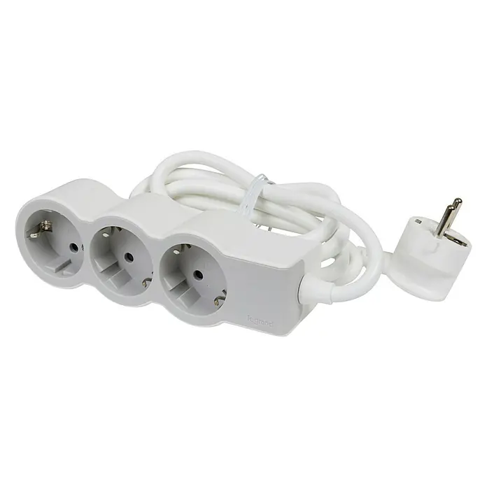 Legrand Steckdosenleiste Standard - 3-fach, Kabellänge: 1,5 m, 3.680 W - Diagonale Ansicht