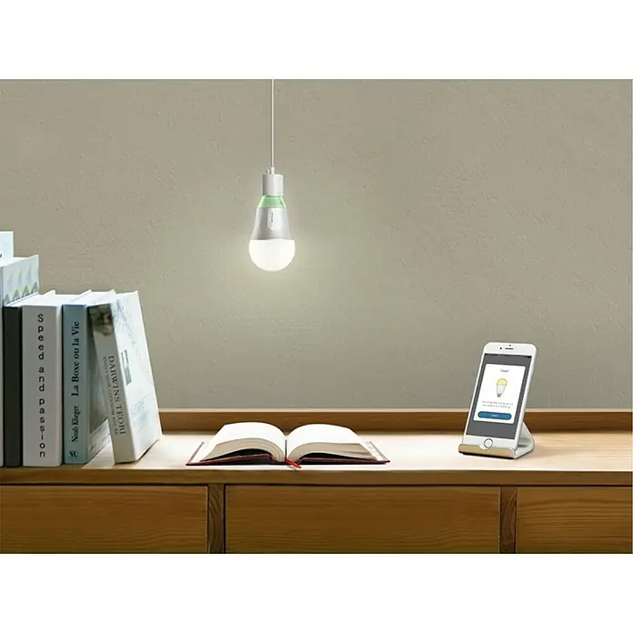 TP-Link Bombilla LED inteligente  LB110 - E27, 10 W, Blanco cálido, 1 ud. - Producto en uso