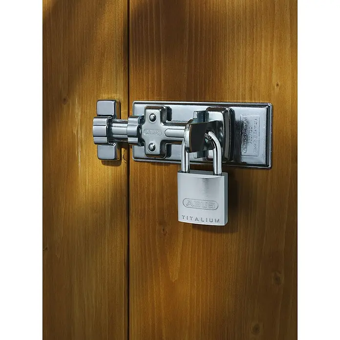 Abus Vorhängeschloss Titalium 86TI/55 - B x H: 55 x 107 mm, Bügelstärke: 9,5 mm, Titalium-Spezialaluminium - Anwendungsbeispiel