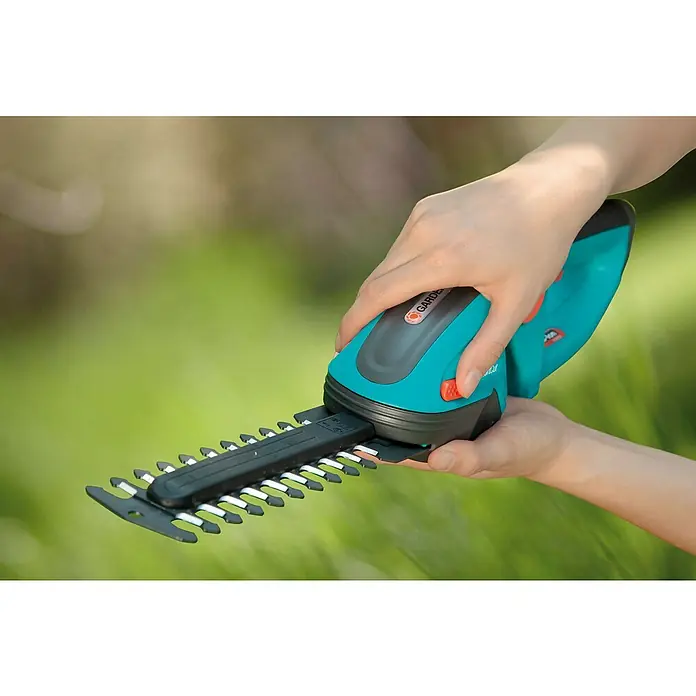 Gardena Strauchscherenaufsatz - 18 cm, Passend für: Gardena ClassicCut und ComfortCut - Anwendungsbeispiel