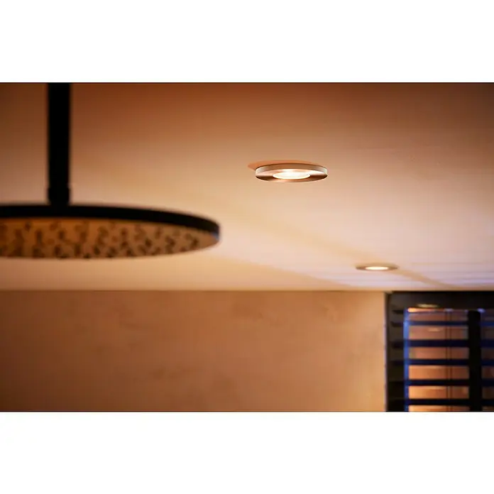 Philips Hue LED-Einbauleuchte rund  Xamento White & Color Ambiance - 5,5 W, Ø x H: 93 mm x 10 cm, Chrom, Transparent, RGBW, IP44 - Anwendungsbeispiel