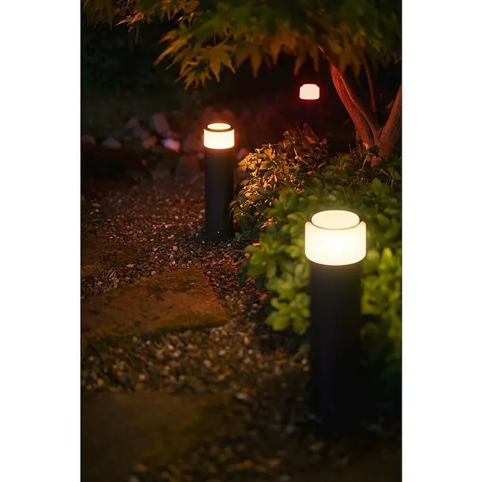 Philips Hue LED-Sockelleuchte Calla White & Color Ambiance - 8 W, Schwarz, Ø x H: 10,4 x 40 cm - Anwendungsbeispiel