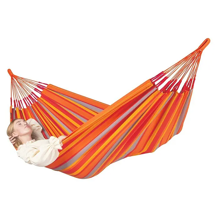 La Siesta Hamaca Individual Brisa Toucan - L x An: 300 x 140 cm, Rojo/Naranja/Amarillo, Número de personas máx.: 1 - Producto en uso