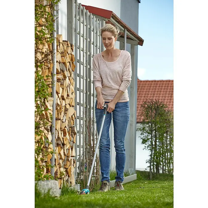 Gardena Comfort Grasschere Langstielig - Bypass, Klingenbeschichtung: Antihaftbeschichtet - Anwendungsbeispiel