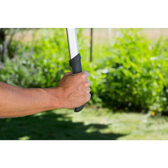 Gardena Premium Teleszkópos metszőolló 700 B - Bypass, Max. ágvastagság: 40 mm - Használati példa