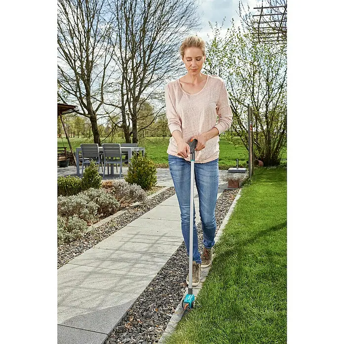Gardena Comfort Grasschere Langstielig - Bypass, Klingenbeschichtung: Antihaftbeschichtet - Anwendungsbeispiel