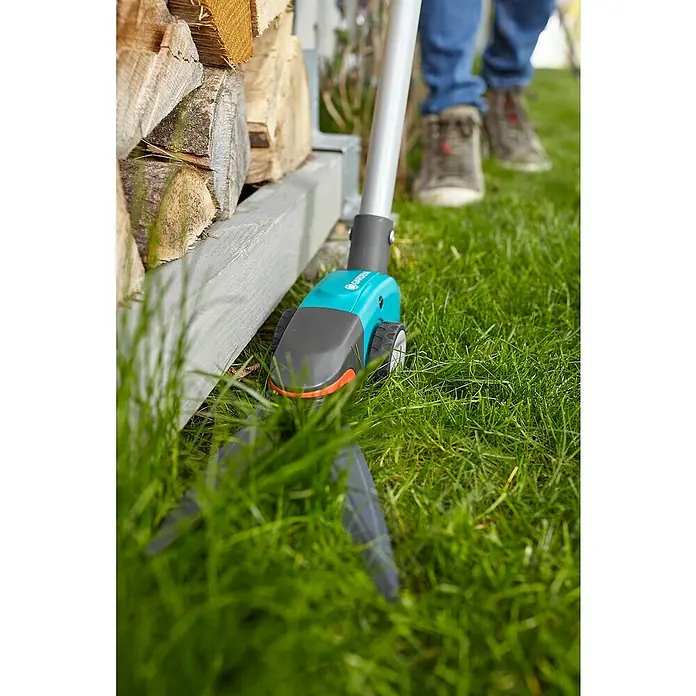 Gardena Comfort Grasschere Langstielig - Bypass, Klingenbeschichtung: Antihaftbeschichtet - Anwendungsbeispiel