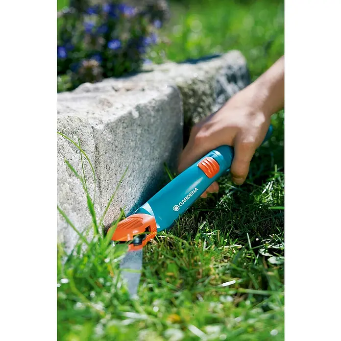 Gardena Grasschere drehbar - Material Klinge: Geschliffene Schneide - Anwendungsbeispiel