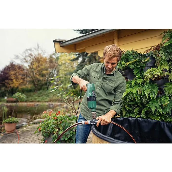 Gardena Pumpe für die Gartenbohrmaschine - Max. Fördermenge: 2.400 l/h, Kunststoff - Anwendungsbeispiel