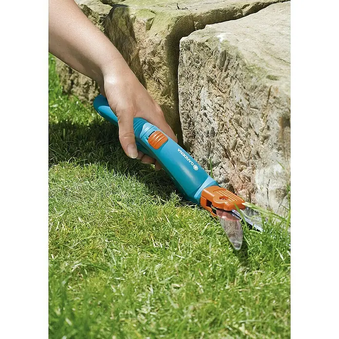 Gardena Grasschere drehbar - Material Klinge: Geschliffene Schneide - Anwendungsbeispiel