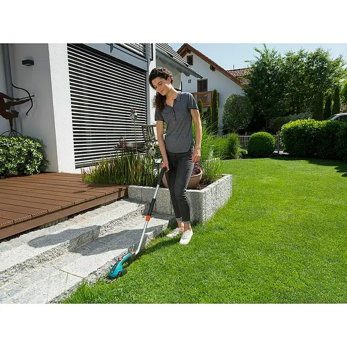 Gardena Teleskop-Komplettroller - Passend für: Gardena Akku-Gras-& Strauchschere - Anwendungsbeispiel