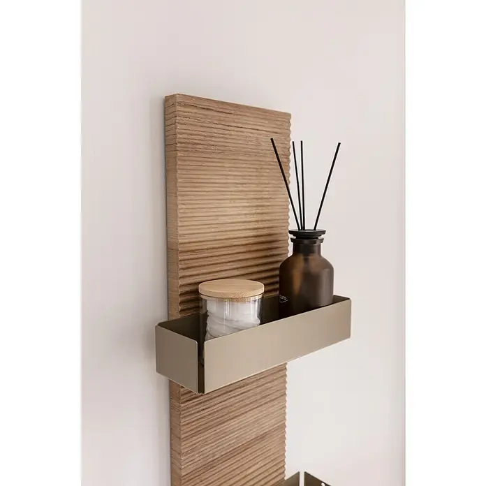 Camargue Marea Wandpaneel - Goldbronze, 18 x 10,2 x 80 cm - Stimmungsaufnahme