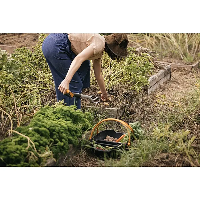 Fiskars Xact Spatengabel - Arbeitsbreite: 19 cm, Anzahl Zinken: 4, Langstiel - Anwendungsbeispiel