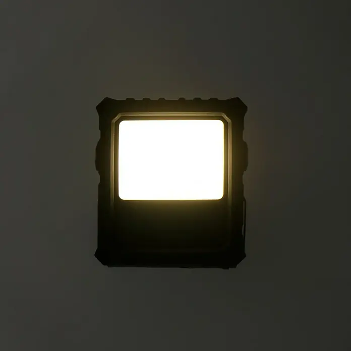 Profi Depot LED-Strahler - L x B x H: 5,8 x 15,7 x 22,4 cm, Neutralweiß - Stimmungsaufnahme