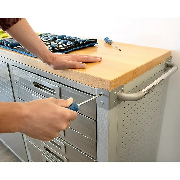 Alpha Tools Schraubendreher-Set - 70 -tlg. - Anwendungsbeispiel