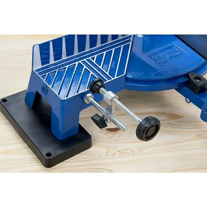Alpha Tools Gehrungssäge - Schnittbreite: Max. 160 mm bei 90°, Schnitthöhe: 100 mm - Detailaufnahme