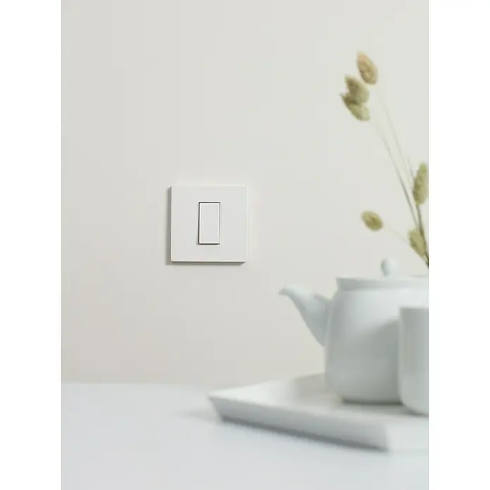 Simon 270 Conmutador Kit - Blanco, 10 AX, En pared - Foto ambiente