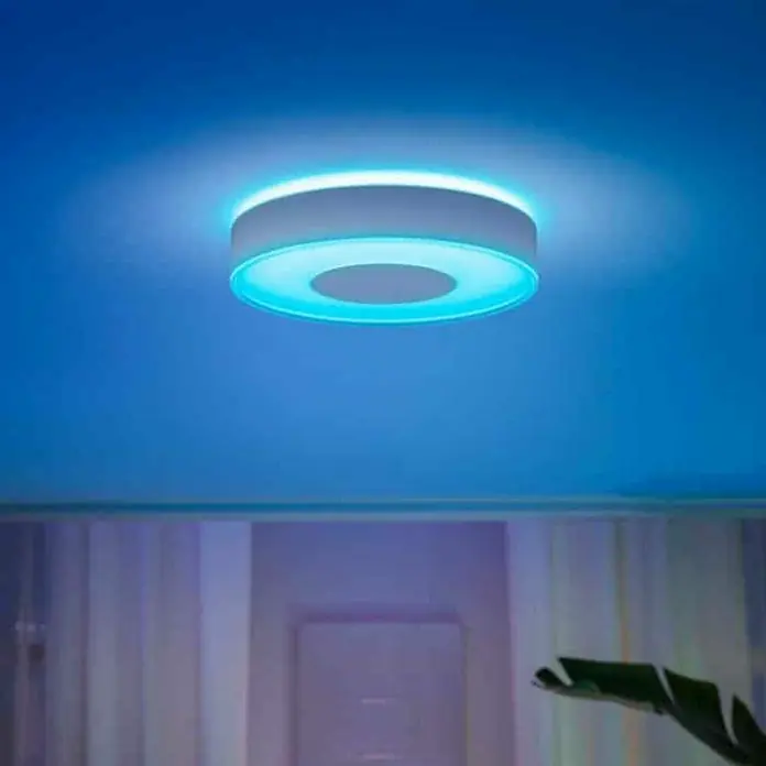 Philips Hue Plafón LED redondo Infuse - 33,5 W, Ø x Al: 38,1 x 8,4 cm, Blanco, Multicolor - Producto en uso