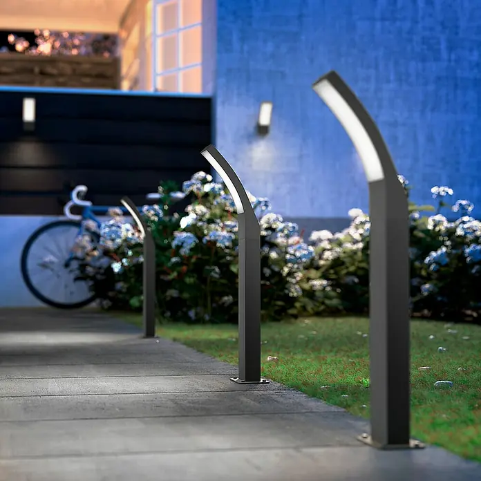Philips Splay Baliza exterior LED - 12 W, L x An x Al: 16 x 8 x 60 cm, Antracita, Blanco frío - Foto ambiente