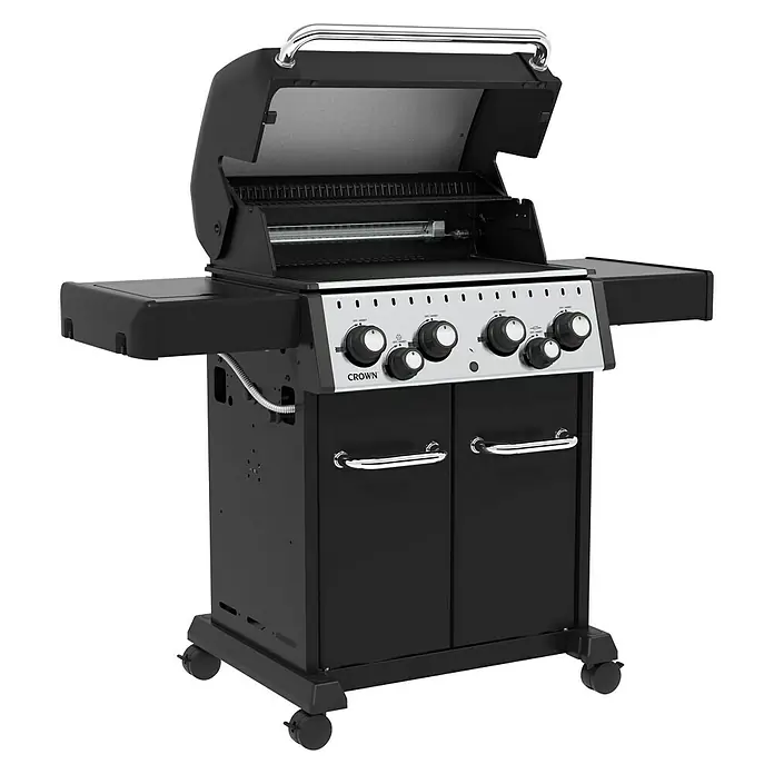 Broil King Plinski roštilj Crown 490 - Broj plamenika: 4, Snaga: 11,4 kW - Dijagonalni pogled