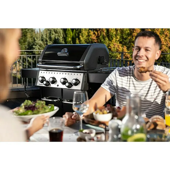 Broil King Plinski roštilj Crown 490 - Broj plamenika: 4, Snaga: 11,4 kW - Proizvod u upotrebi