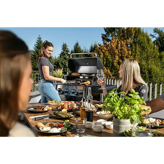 Broil King Plinski roštilj Crown 490 - Broj plamenika: 4, Snaga: 11,4 kW - Proizvod u upotrebi