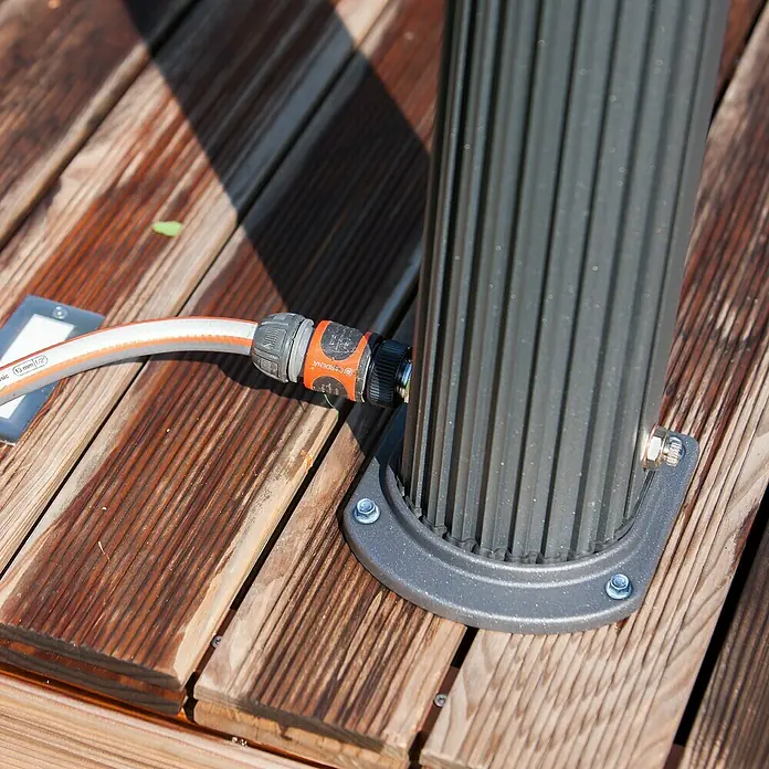 Gre Ducha solar Esencial Deluxe - Altura: 223 cm, Válvula de vaciado - Primer plano