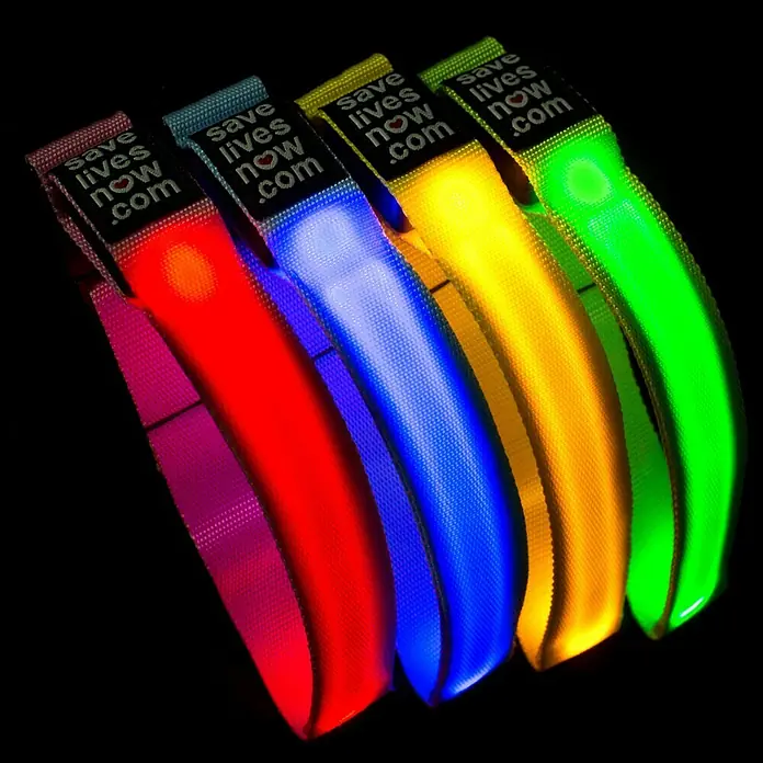 LED-Armband Flash LED - Farblich sortiert - Stimmungsaufnahme