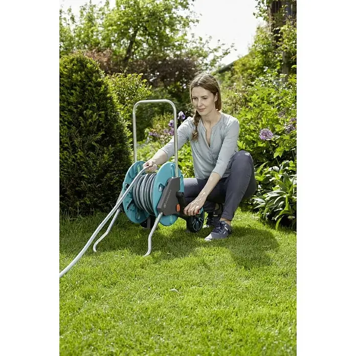 Gardena Kolica za vrtno crijevo CleverRoll M - Plastika/metal, Kapacitet crijeva: 60 m, 13 mm (½″) - Proizvod u upotrebi