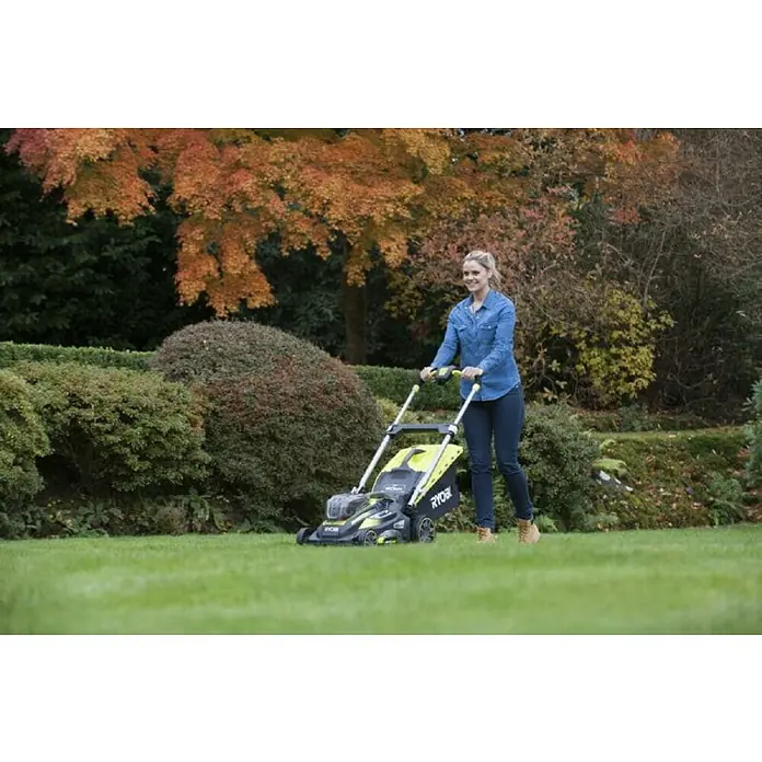 Ryobi Akumulatorska kosilica RLM18X41H240 - 18 V, 2 baterije, 4 Ah - Proizvod u upotrebi