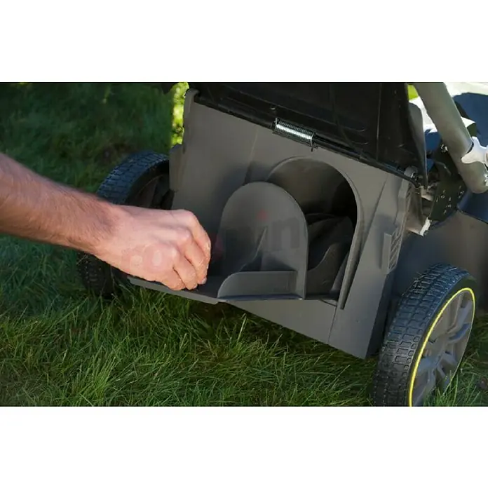 Ryobi Akumulatorska kosilica RLM18X41H240 - 18 V, 2 baterije, 4 Ah - Proizvod u upotrebi