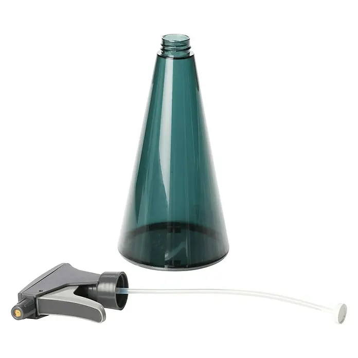 Poétic Loft Wassersprüher - Rauchgrün, 0,7 l - Diagonale Ansicht