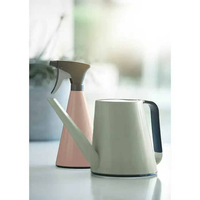 Poétic Loft Gießkanne - Seidengrau, 1,8 l - Stimmungsaufnahme