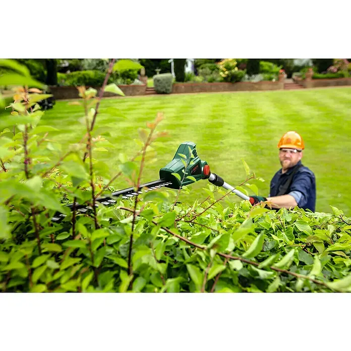 Bosch 18 V Power for All Akku-Heckenschere UniversalHedgePole 18 - 18 V, Li-Ionen, 2,5 Ah, Ohne Akku - Anwendungsbeispiel