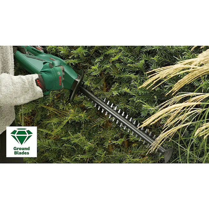 Bosch 18 V Power for All Akku-Heckenschere EasyHedgeCut 18-45 - 18 V, Li-Ionen, Ohne Akku, Schnittlänge: 40 cm - Anwendungsbeispiel