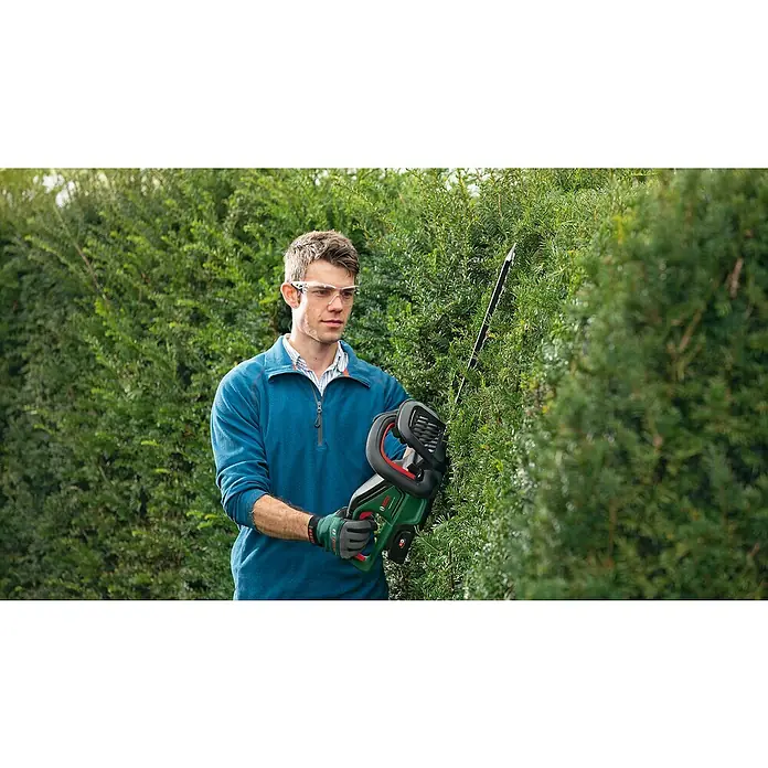 Bosch 18 V Power for All Akumulatorske škare za živicu UniversalHedgeCut 18-55 - 18 V, Litij-ionska, 1 baterija, Duljina reza: 50 cm - Proizvod u upotrebi