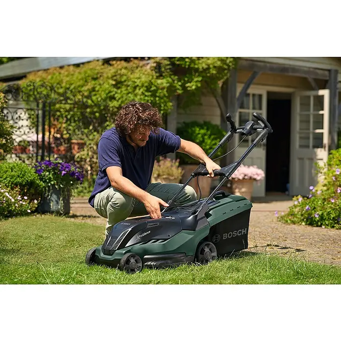 Bosch Advanced Rotak Elektro-Rasenmäher 750 - 1.700 W, Schnittbreite: 44 cm - Anwendungsbeispiel
