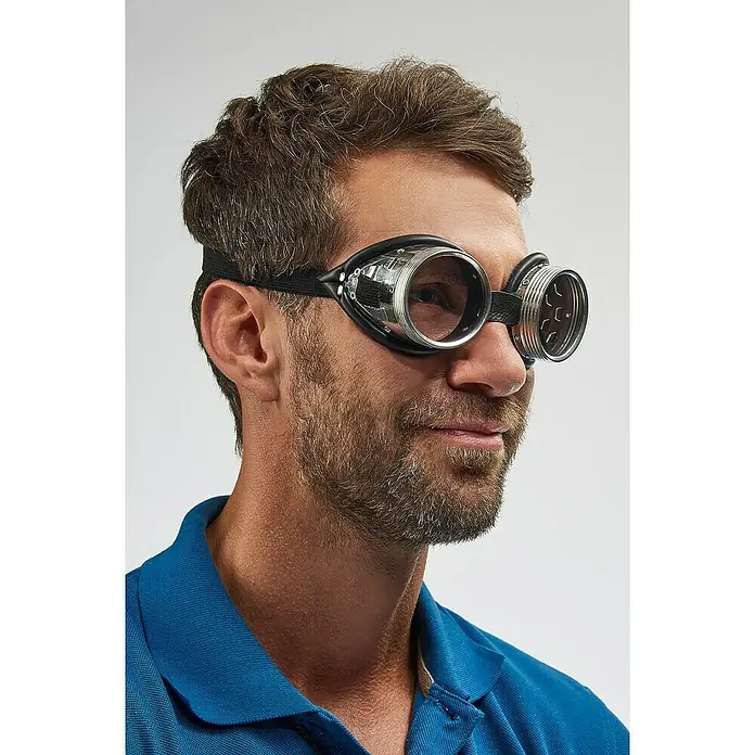 Wolfcraft Schutzbrille - Schwarz, Silber, Gummiband - Anwendungsbeispiel