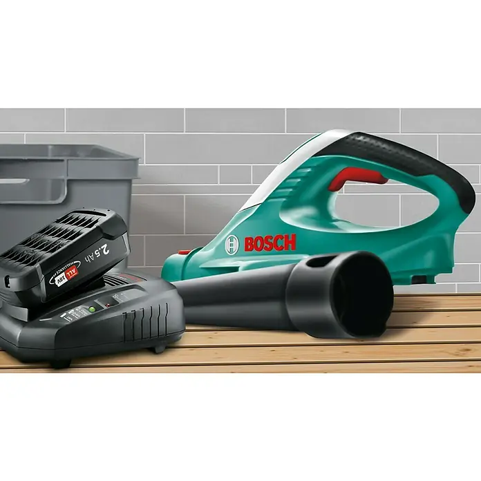 Bosch 18 V Power for All Akku-Laubbläser ALB 18 LI - 18 V, Li-Ionen, 2,5 Ah, 1 Akku, Blasgeschwindigkeit: 210 km/h - Stimmungsaufnahme