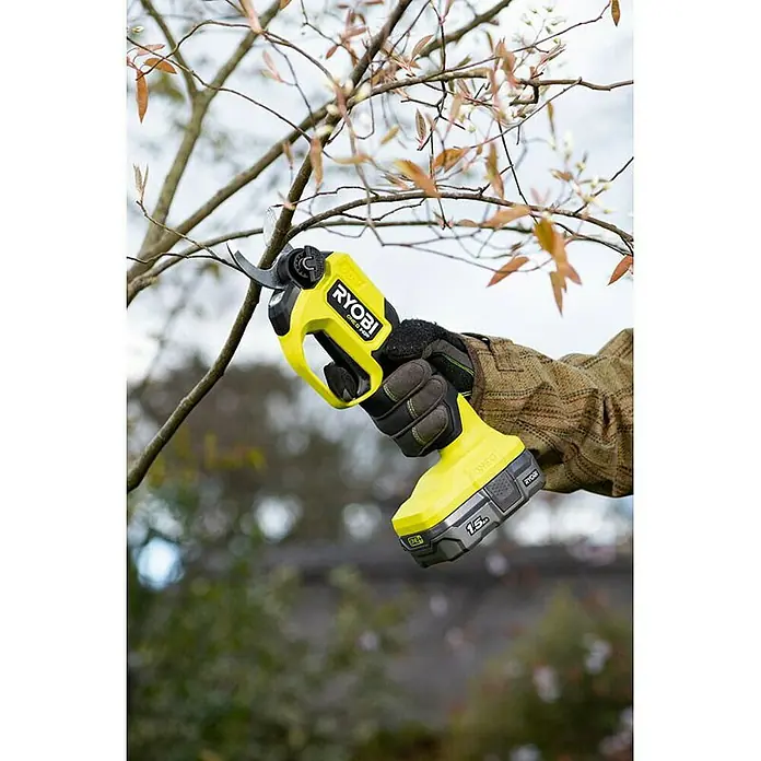 Ryobi ONE+ Aku vrtne škare RY18SCXA-0 - 18 V, Litij-ionska, Bez akumulatora, Maksimalna debljina grane: 28 mm - Proizvod u upotrebi