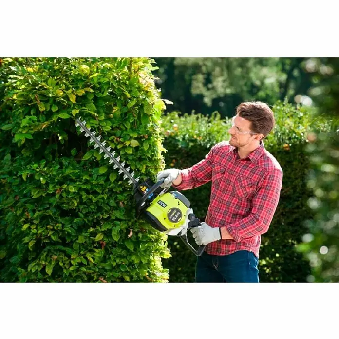 Ryobi ONE+ Benzinske škare za živicu RHT25X55R - 25,4 cm³ - Proizvod u upotrebi