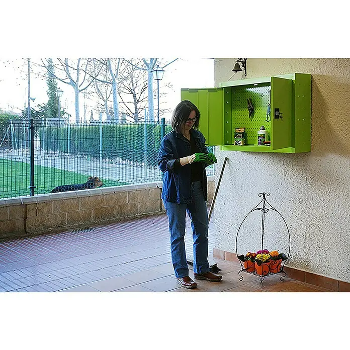 Simonrack Armario para herramientas Cabinet - L x An x Al: 27,5 x 90 x 67,5 cm, Capacidad de carga: 75 kg/balda, Verde - Producto en uso