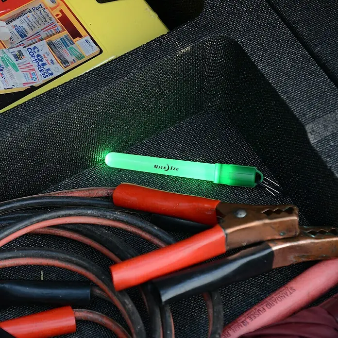 Nite Ize LED-Leuchtstab - Rot - Detailaufnahme