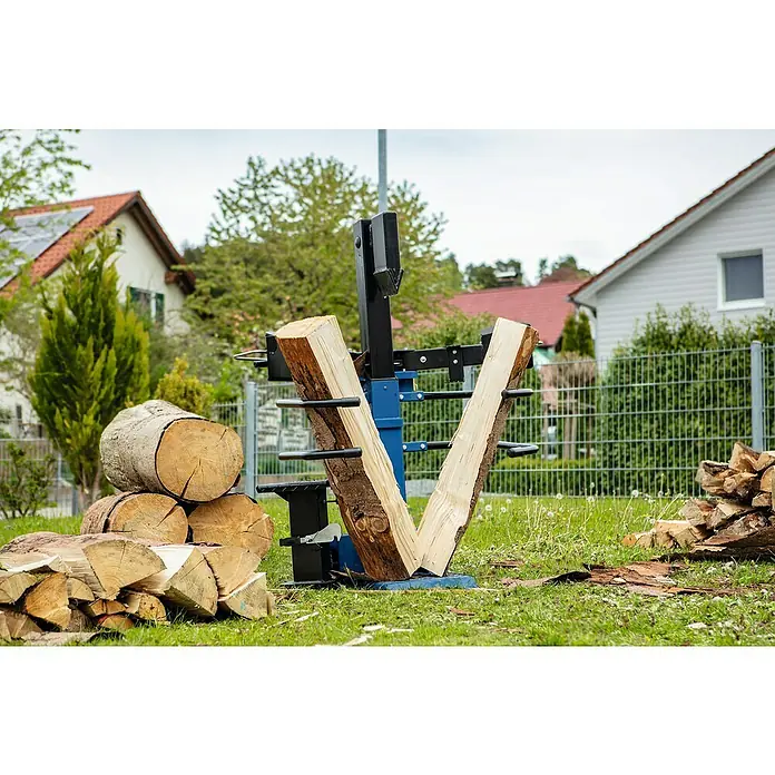 Scheppach Holzspalter Compact 8T - Spaltkraft: 7,95 t, 3.500 kW, 400 V - Stimmungsaufnahme
