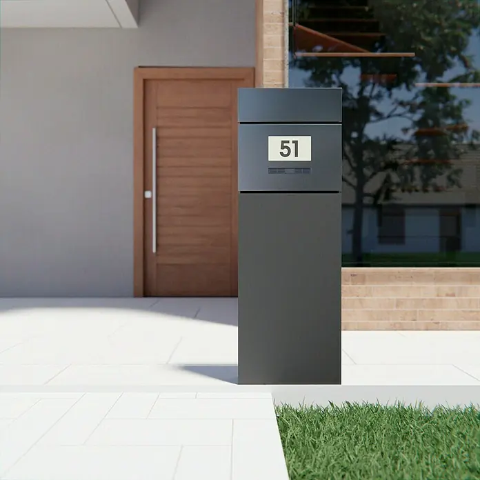 Standbriefkasten Maximus - L x B x H: 14 x 39,5 x 115 cm, RAL 7016, Solarhausnummer - Stimmungsaufnahme
