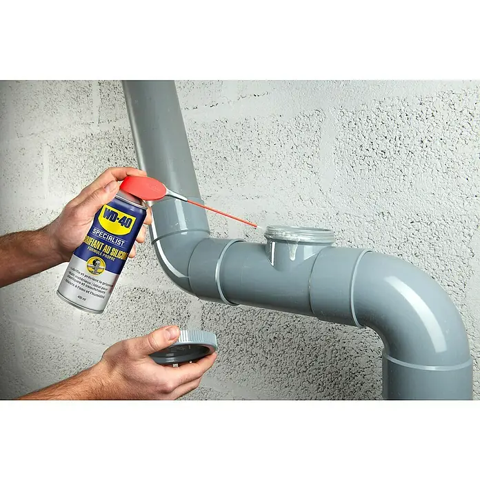 WD-40 Specialist Spray lubricante de silicona - 400 ml - Producto en uso